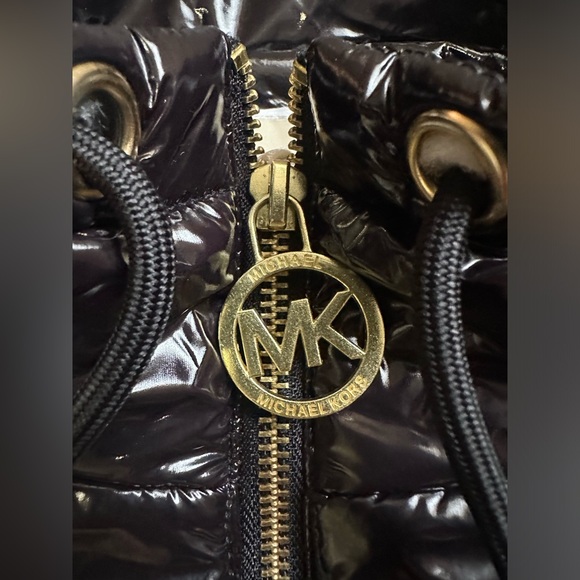 MICHAEL KORS Women's Full Zip Shiny Puffer Vest in Black Size Medium - Picture 3 of 6